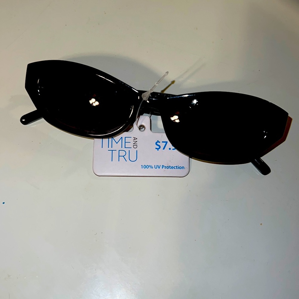 Time and Tru Small Framed Trendy Sunglasses
